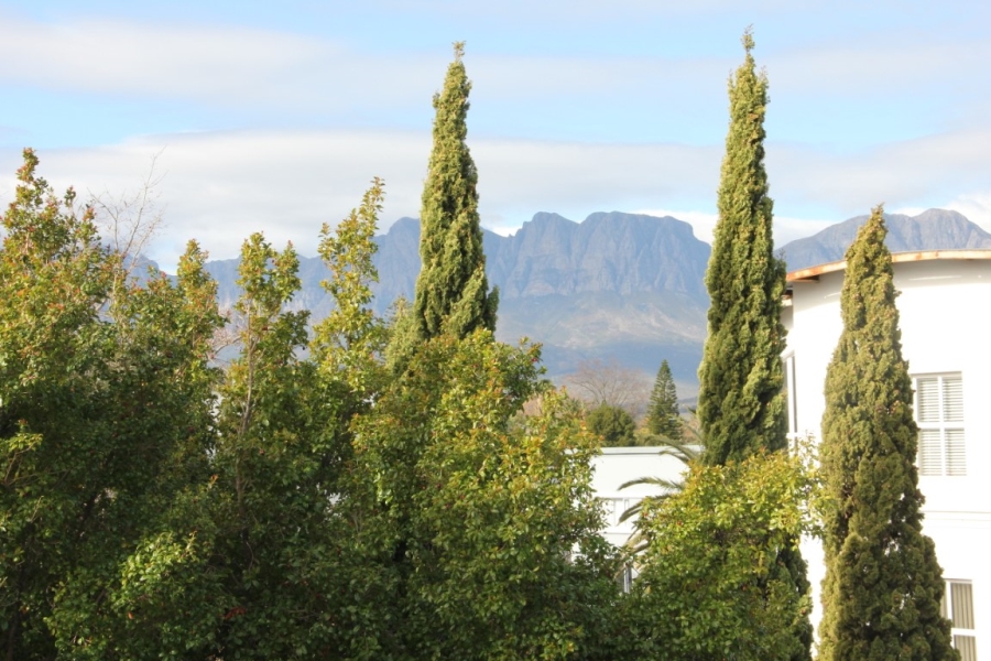 To Let 2 Bedroom Property for Rent in Somerset West Western Cape